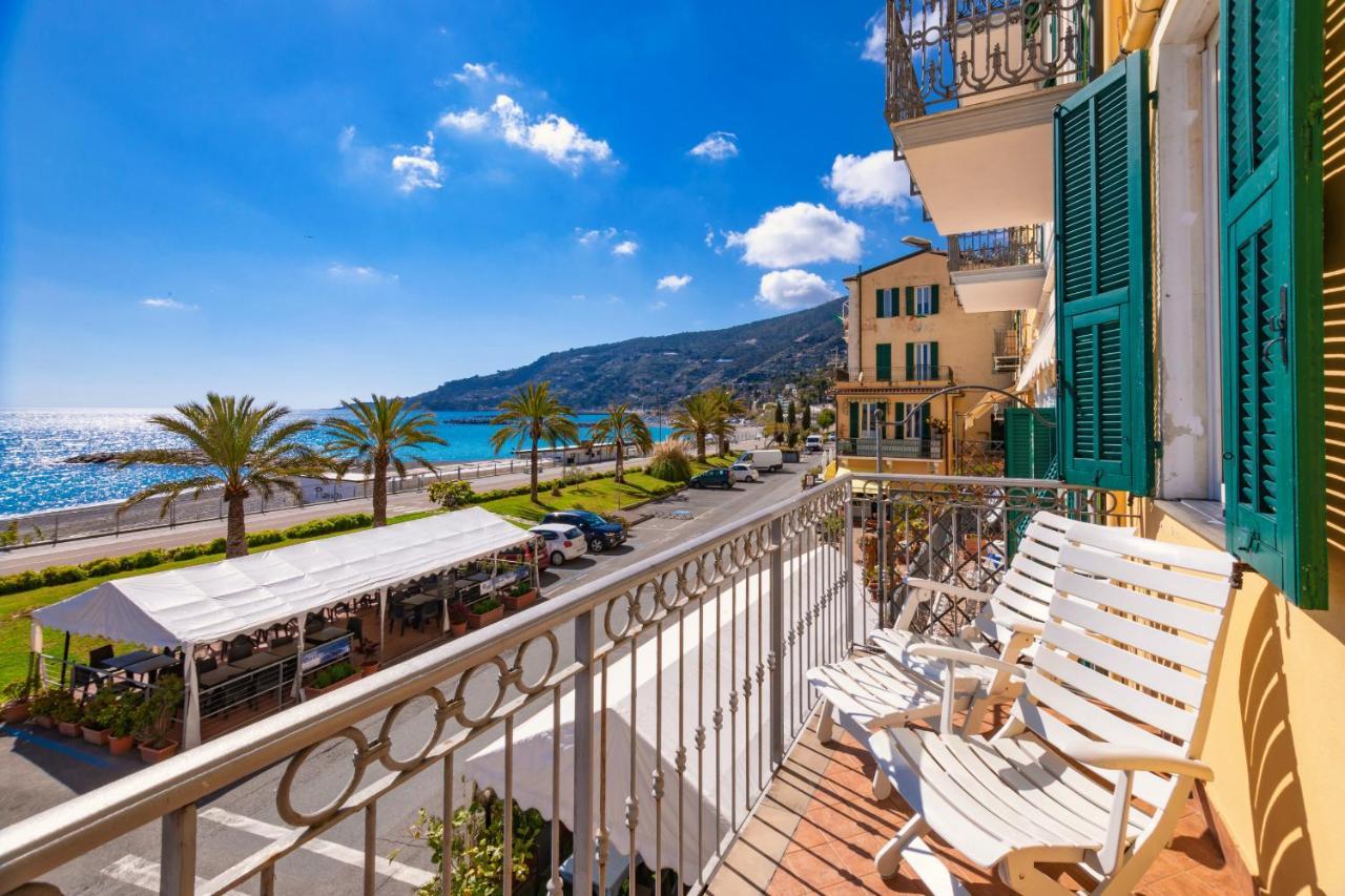 Appartamento Fronte Mare A Ospedaletti By Wonderful Italy Exterior photo