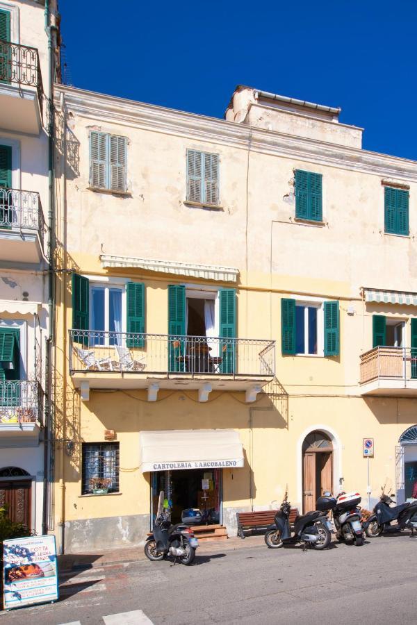 Appartamento Fronte Mare A Ospedaletti By Wonderful Italy Exterior photo